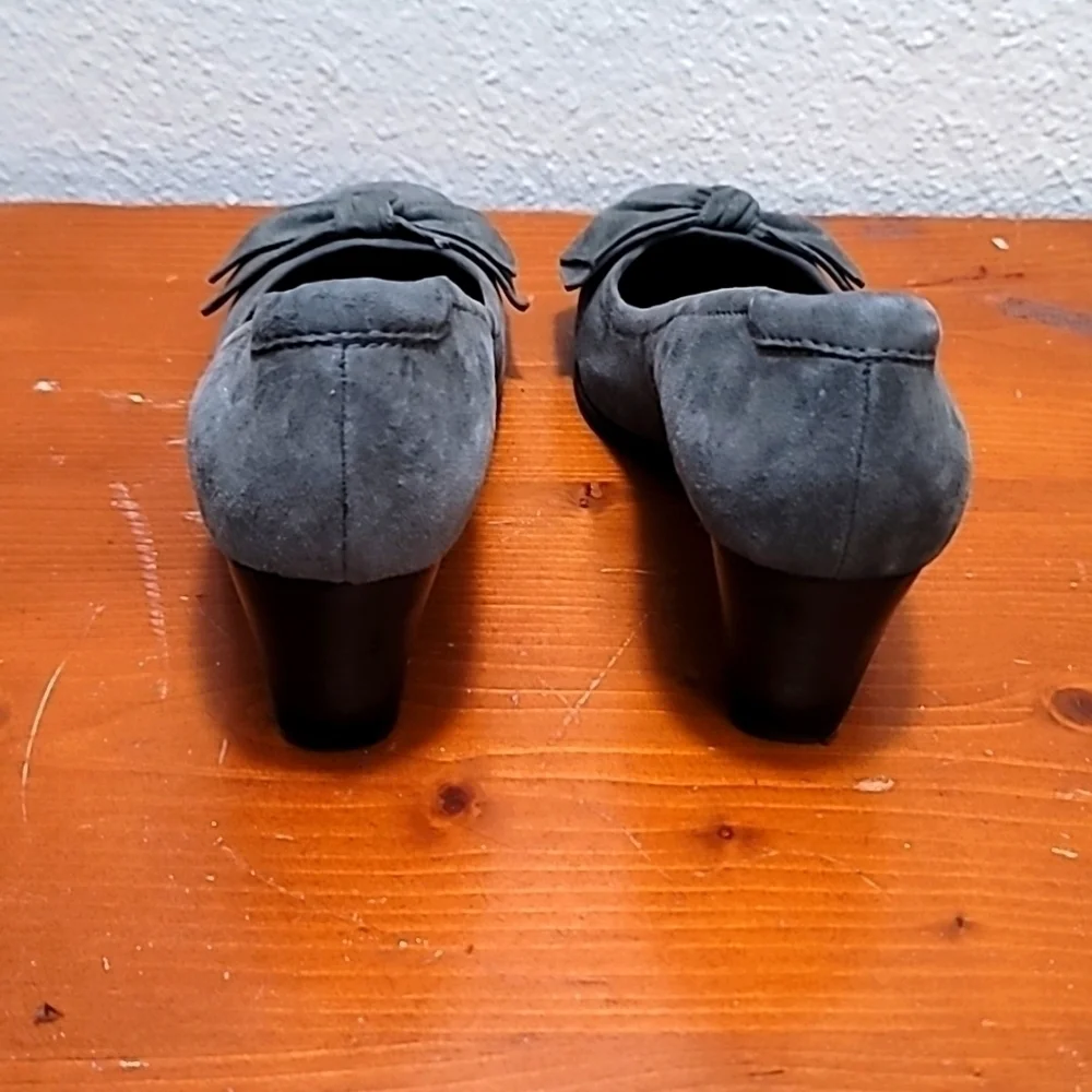 Ecco Suede Bow Pumps Womens 38 Grey Round Toe Block‎ Heel Shoes